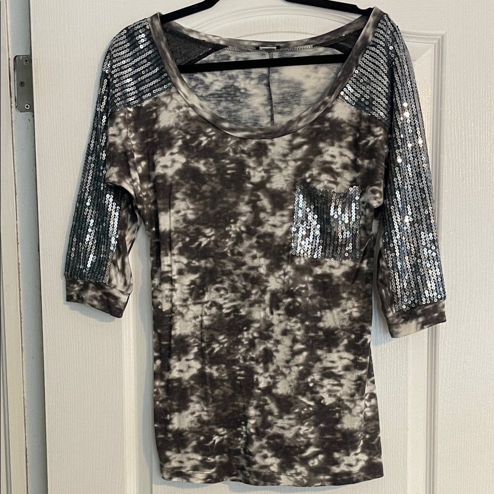 Buckle - Daytrip brown and cream  Tie-Dye Sequin Sleeve Blouse